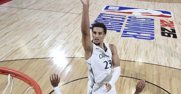 俊升配资 鲍德温22+13利文斯顿21分 快船轻取雄鹿